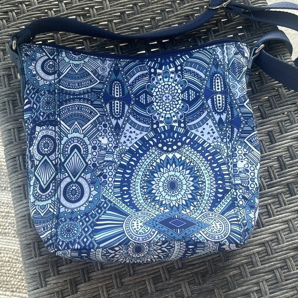 Sakroots Artists circle blue crossbody purse. New without tags. - Picture 4 of 11